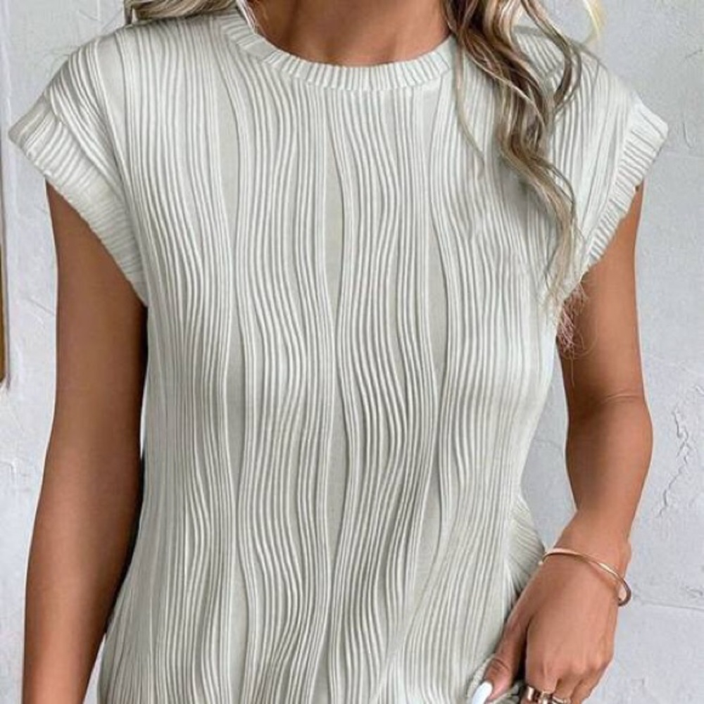 Textured Wave Cap Sleeve Tank Top - White